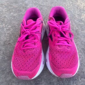 Brooks Women’s Ghost Max run/walk shoe—Hot pink!!✨
